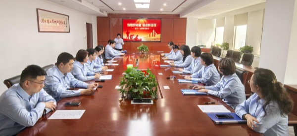 5.6 朗诵图片1_副本.jpg 5.6 朗诵图片1_副本.jpg